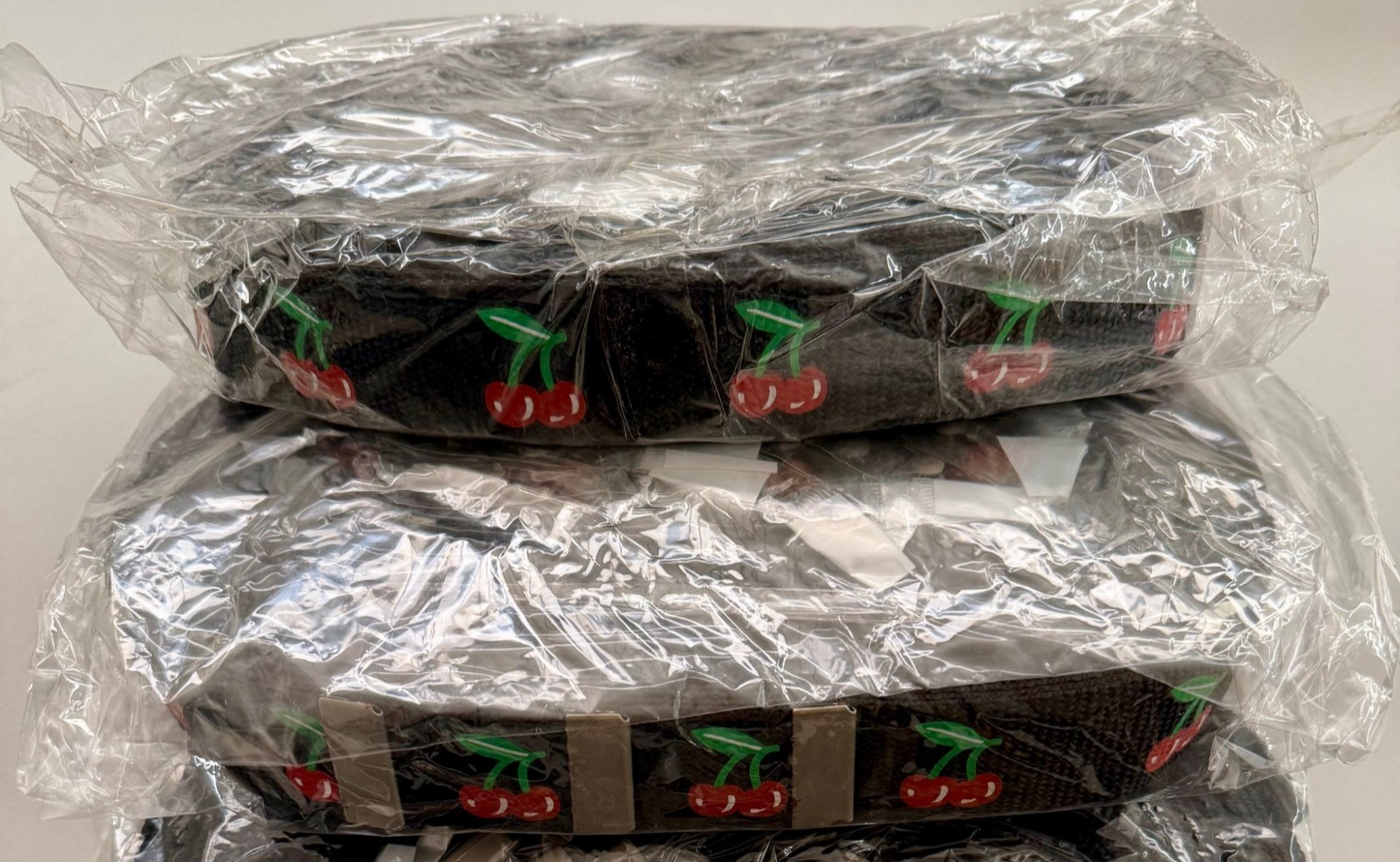 Karton mit min. 20 Gürtel Belt Schwarz Kirschen Restposten Posten A Ware Aktion TOP