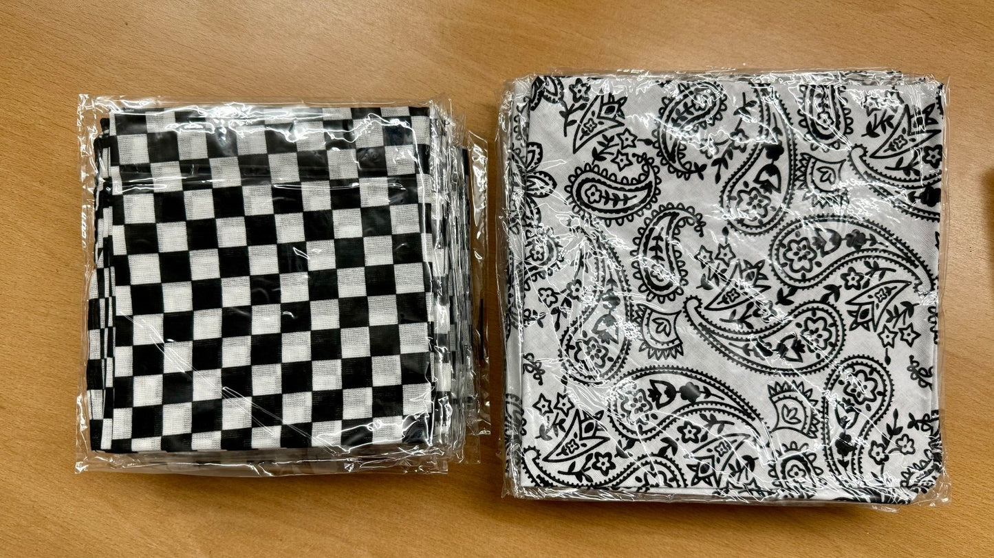 Karton mit min. 20 Bandanas/Halstücher S/W Karo & Paisley Restposten Posten Top