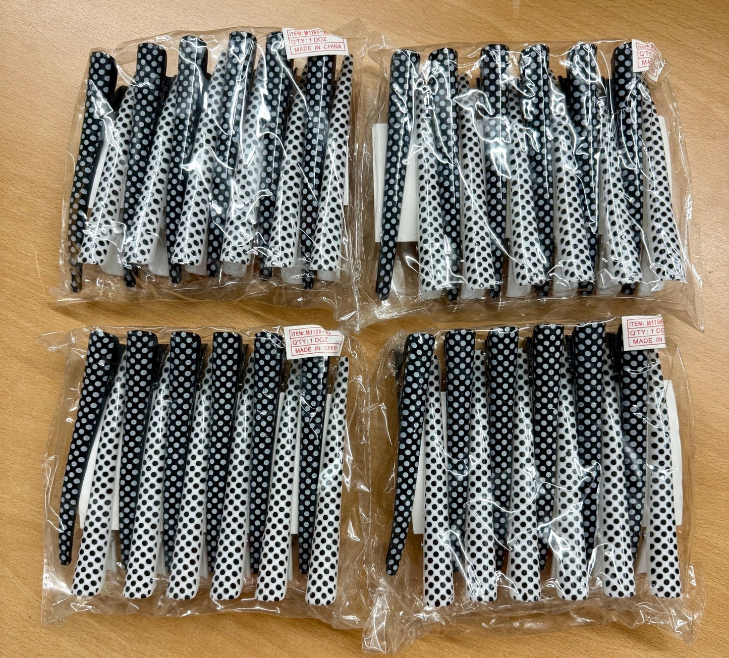 Karton mit min. 45 Haarspangen S/W Gepunktet Restposten Posten Aktion A Ware Top