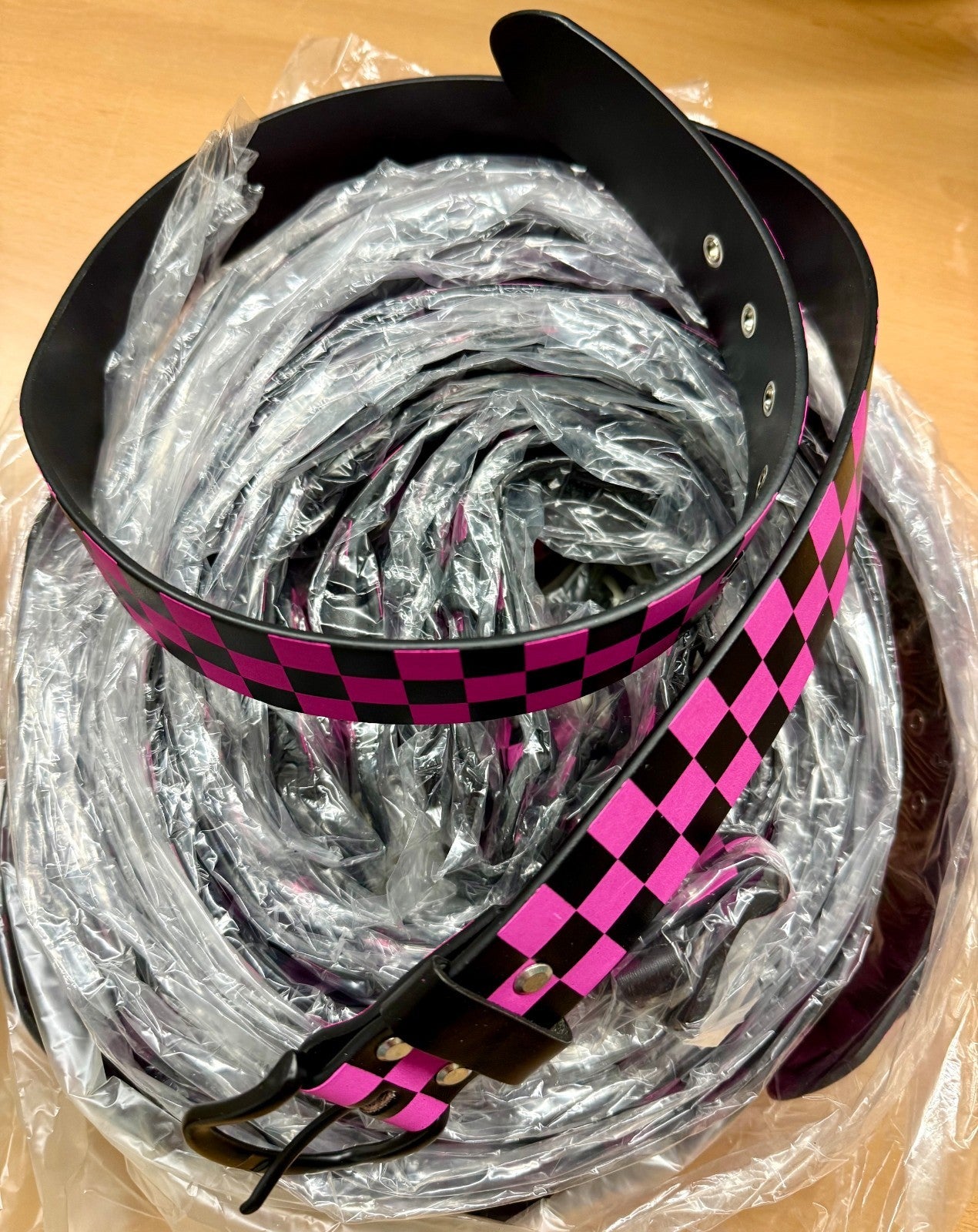 Karton mit min. 20 Gürtel Belt Schwarz/Pink Karo Restposten Posten A Ware Aktion Top