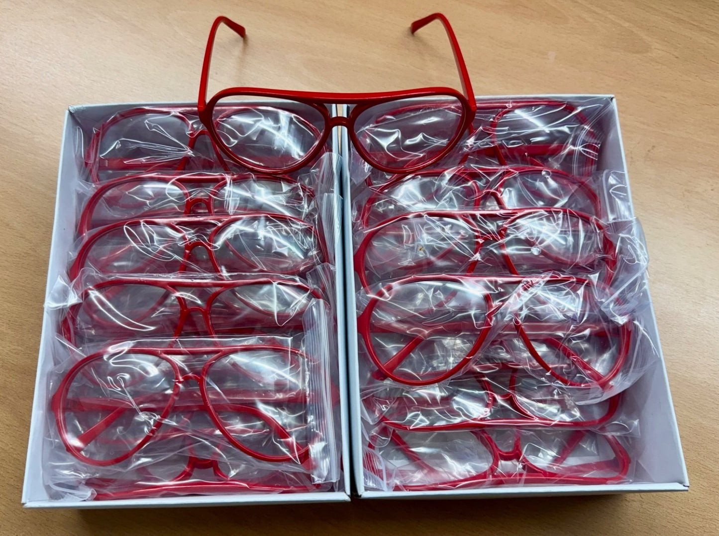 Karton mit min. 20 Brillen in Rot Restposten Posten A Ware Aktion TOP