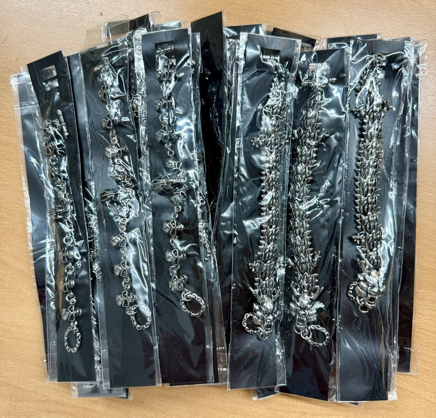Karton mit min. 30 Armketten Alien & Drachen Restposten Posten A Ware Aktion Top