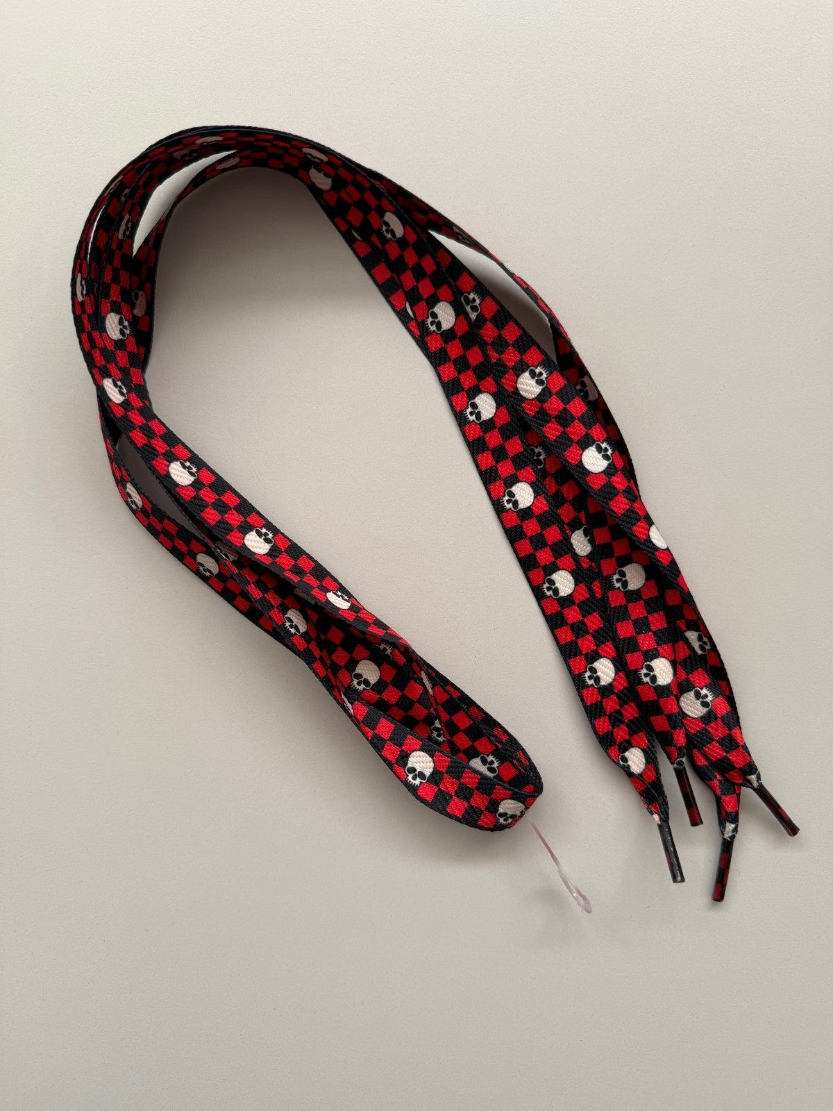 100 Paar Schnürsenkel Schwarz/Rot Karo Totenkopf Flachsenkel Sneaker Sportschuhe