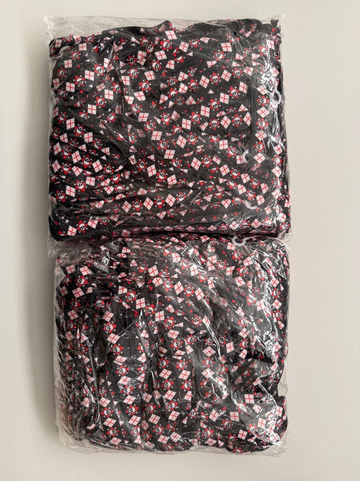 100 Paar Schnürsenkel Schwarz/Rot/Weiß Raute Totenkopf Flachsenkel Sportschuhe