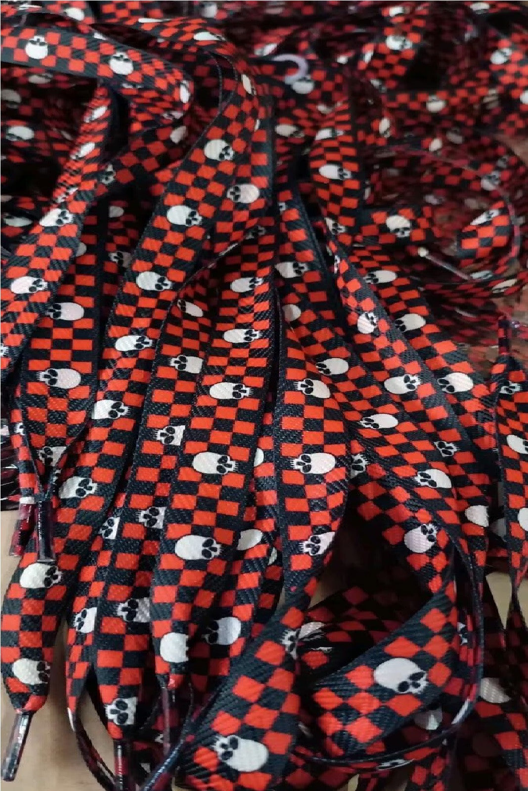 1 Karton 50 Paar Schnürsenkel Skull Totenkopf Karo Schwarz Rot 116cm 20mm