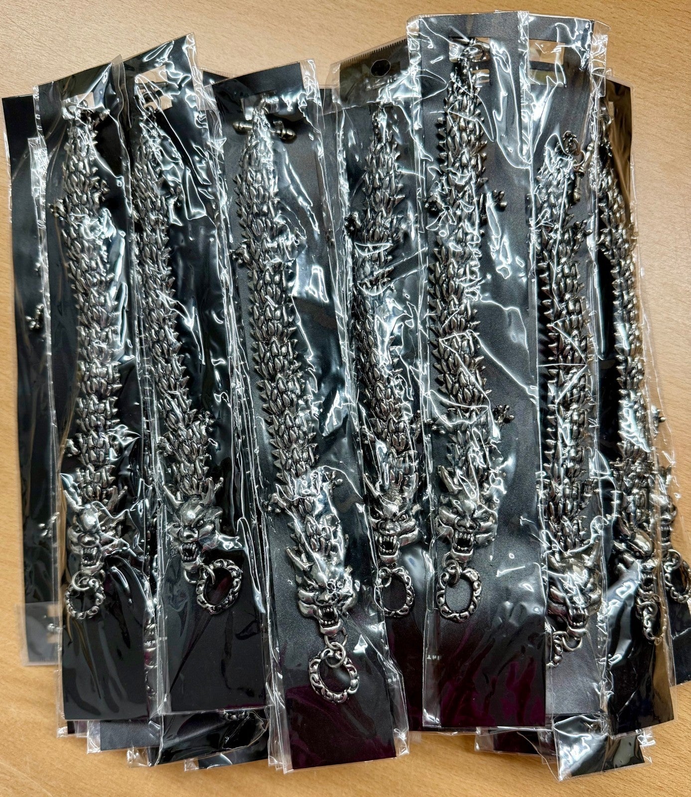 Karton mit min. 30 Armketten Drachen Design Restposten Posten A Ware Aktion Top