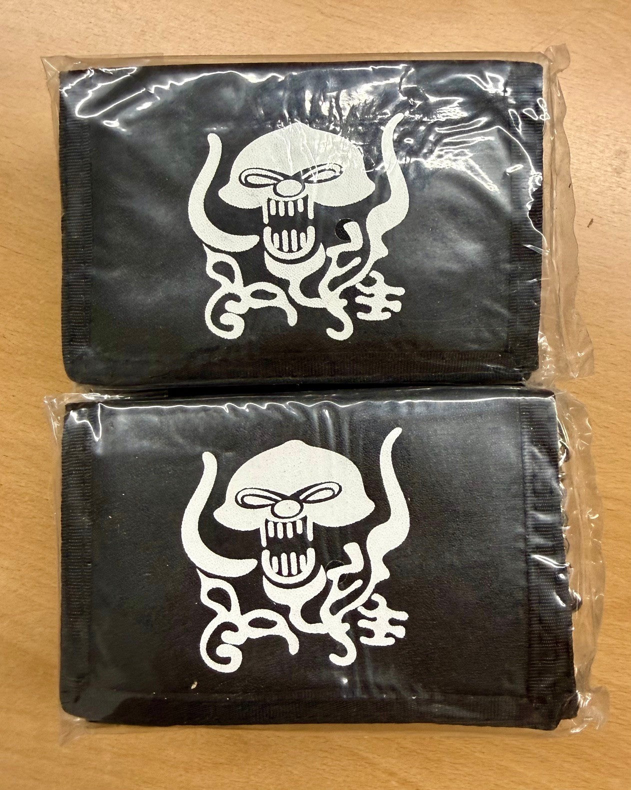 Karton mit min. 8 Geldbeutel Skull/Monster Restposten Posten A Ware Aktion TOP