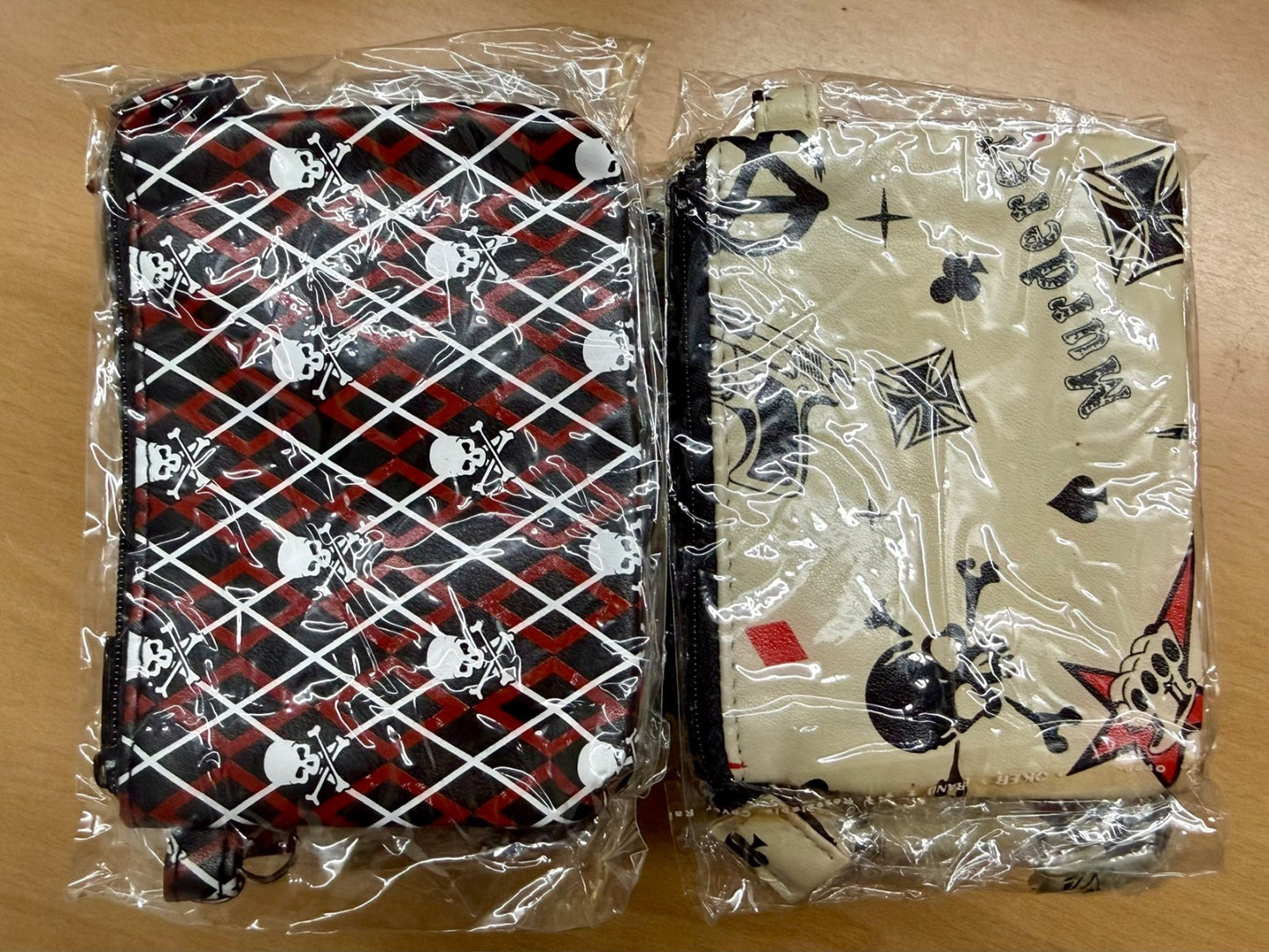 Karton mit min. 20 Geldbeutel Totenkopf Schwarz/Beige Restposten Posten Aktion