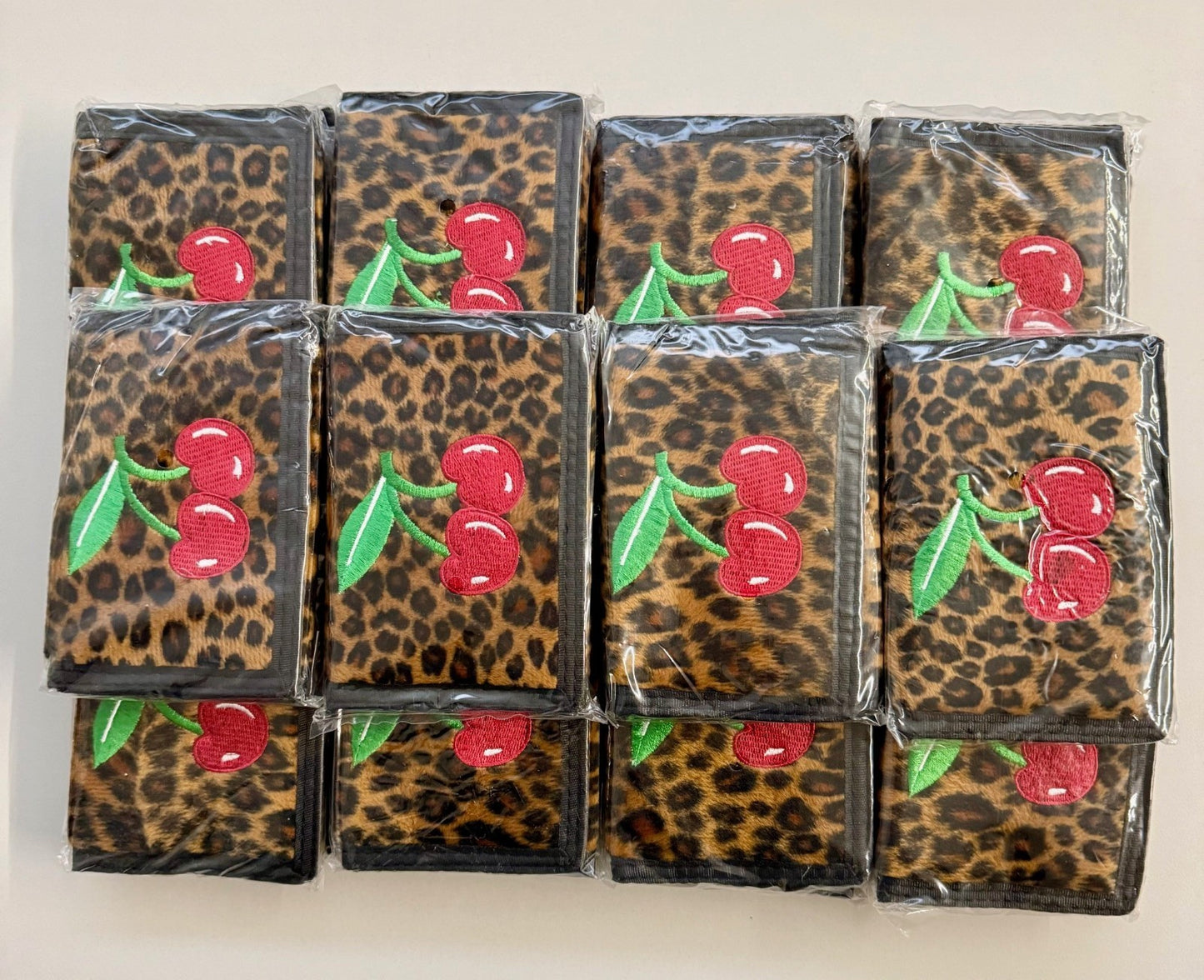 Karton mit min. 8 Geldbeutel Leopard Kirsche Restposten Posten A Ware Aktion