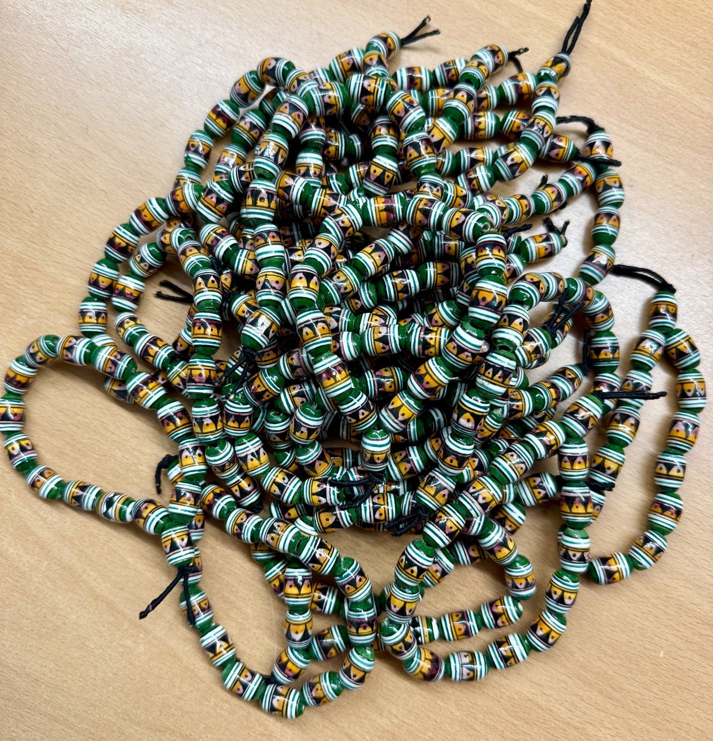 Karton mit min. 25 Armbänder Grün/Orange Restposten Posten A Ware Aktion Top