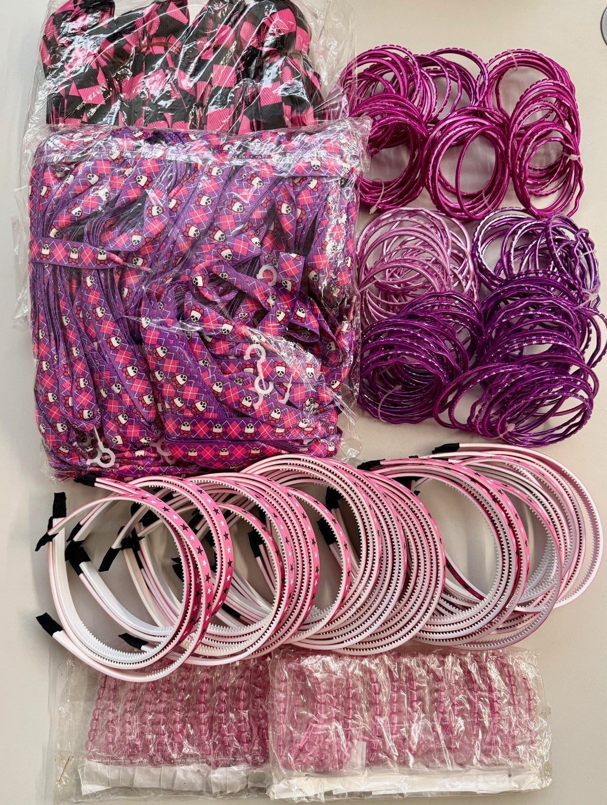 Karton mit min. 245 Accessoires in Pink und Lila Restposten Posten Aktion TOP