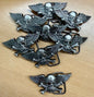 Karton mit min. 8 Gürtelschnallen Skull Design Restposten Posten A Ware Biker
