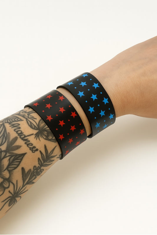 2er Set Armband Schwarz Rot/Blau Sterne Rockabilly Vintage Festival Armschmuck