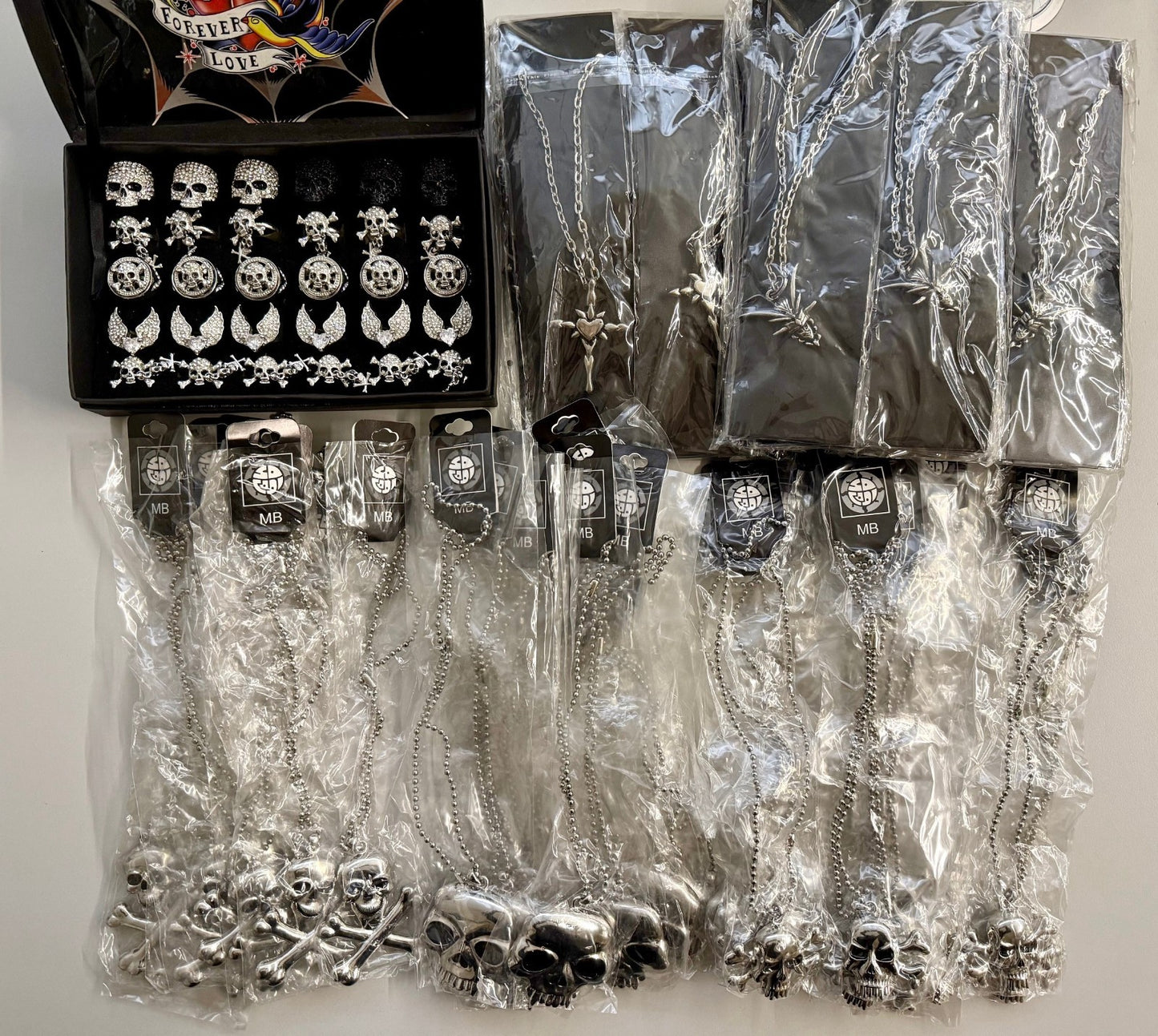 Karton mit min. 100 Ringen u. Halsketten Restposten Posten A Ware TOP Großhandel