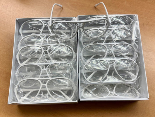 Karton mit min. 20 Brillen in Weiß Restposten Posten A Ware Aktion TOP