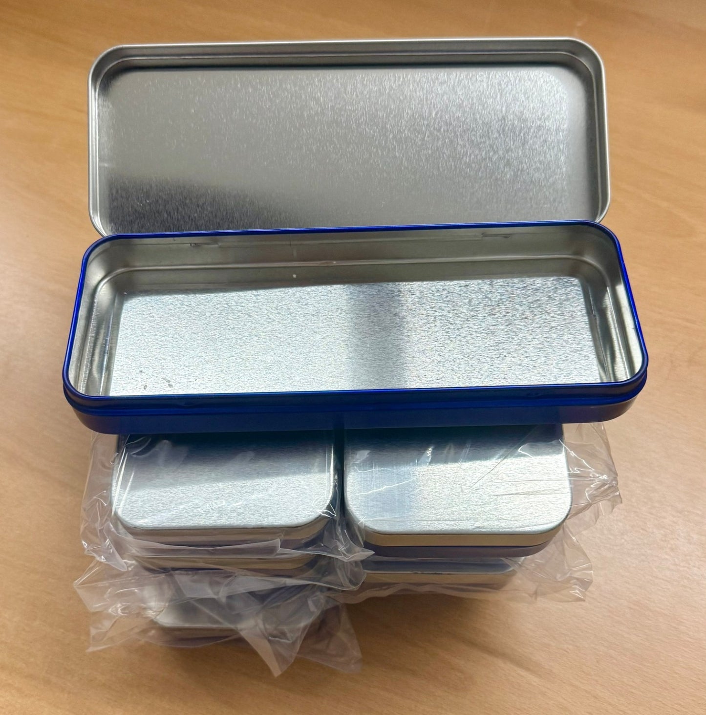 Karton mit min. 10 Stiftboxen Blau/Silber Restposten Posten A Ware Aktion Top