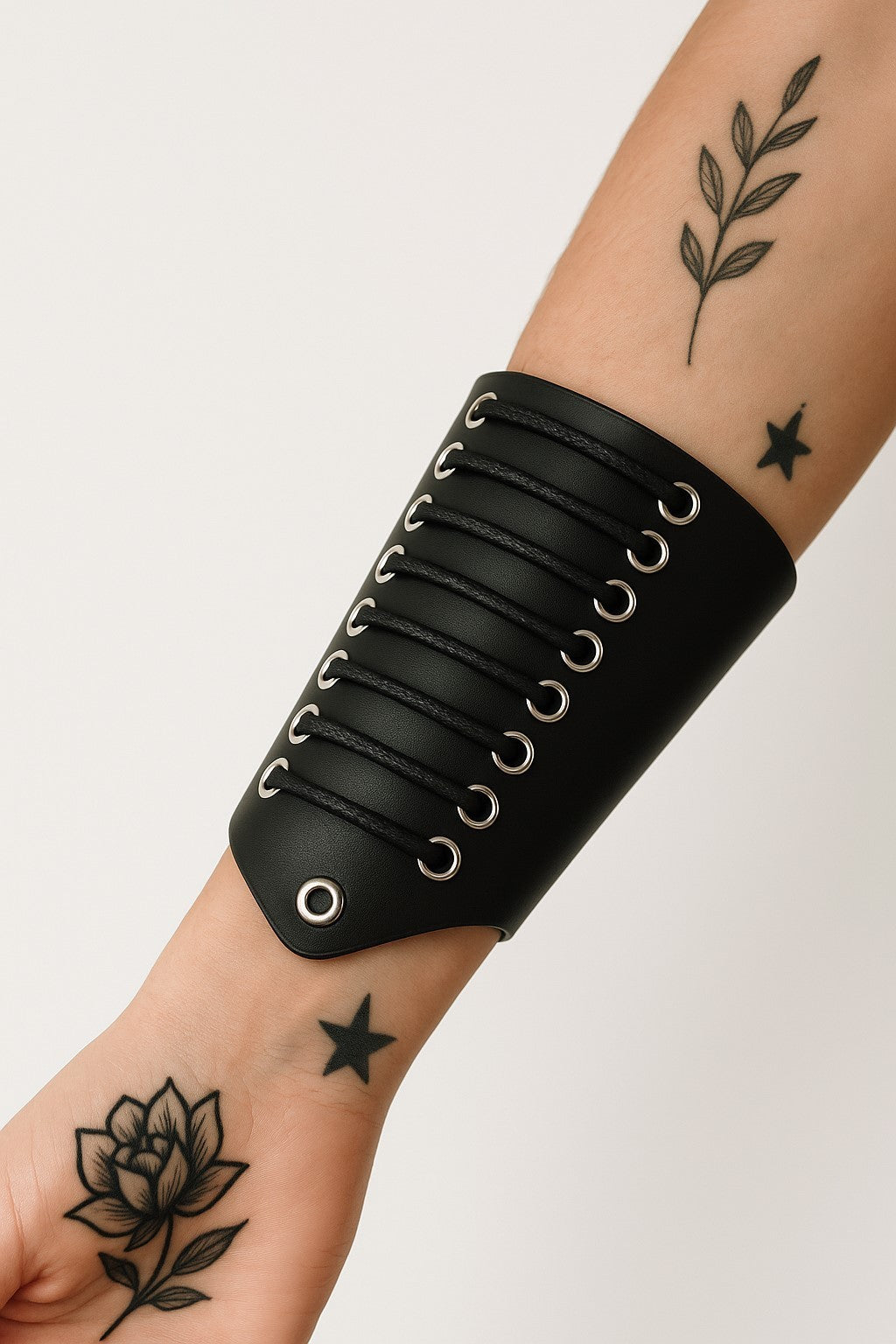Lederarmband Schwarz mit Schnürsenkel-Optik Gothic Style Punk Festival Cosplay