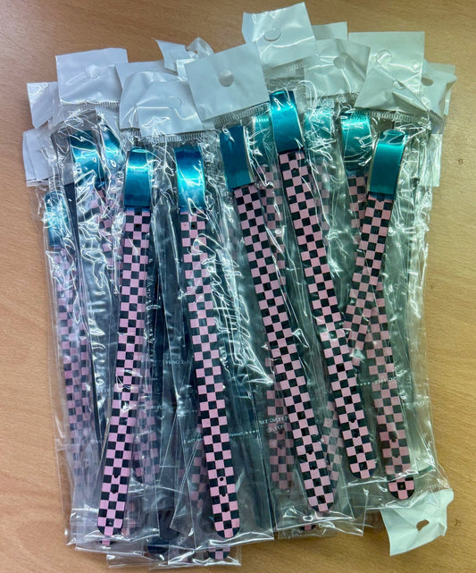 Karton mit min. 60 Armbänder Rosa/Schwarz Karo Restposten Posten A Ware Aktion