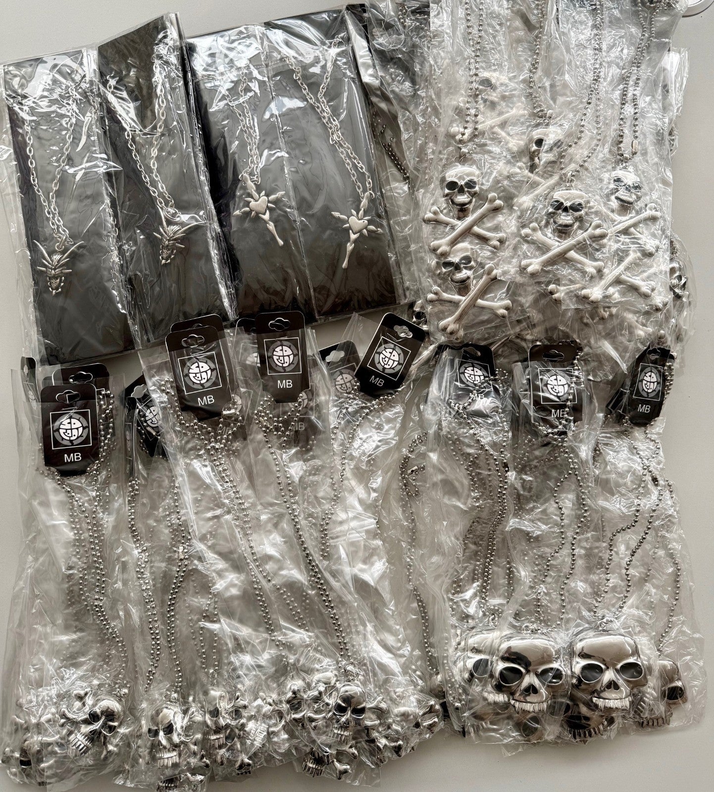 Karton mit min. 100 Halsketten Totenköpfe Restposten Posten Aktion A Ware TOP