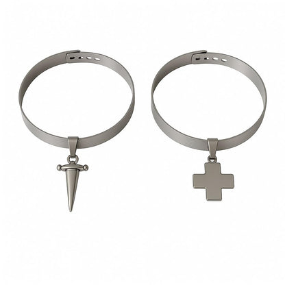 2er Set Choker Halsbänder – mit Schwert & Kreuz Anhänger – Verstellbarer Gothic Punk Festival Schmuck