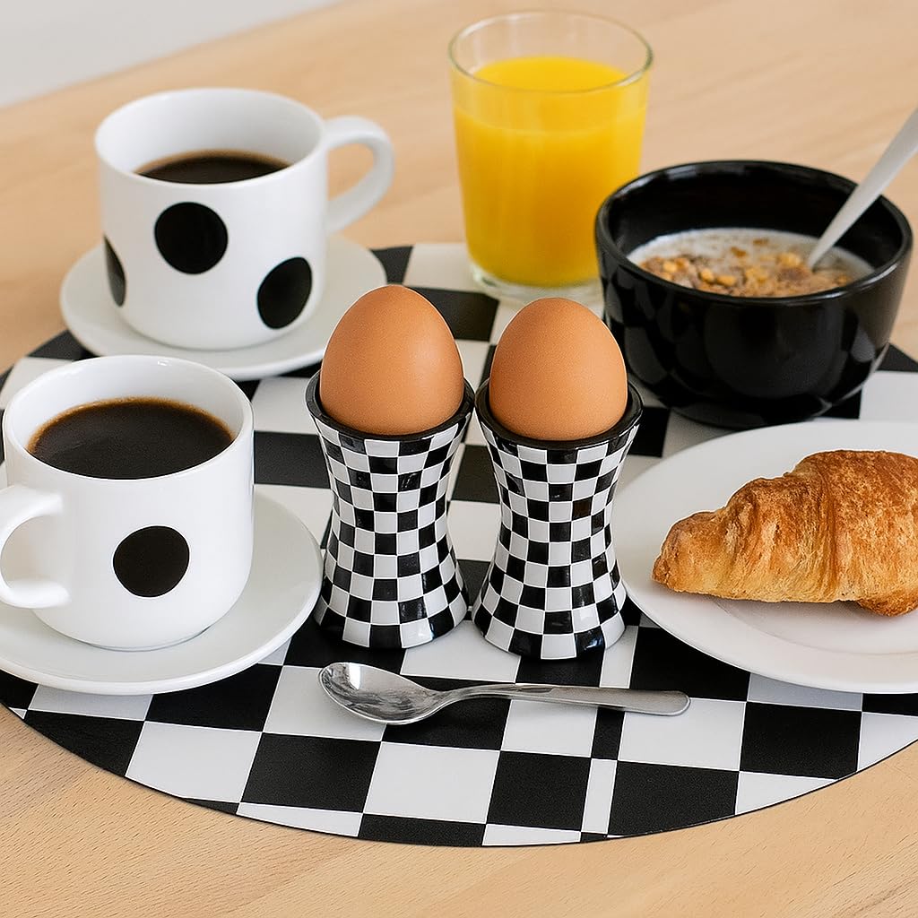 Set Eierbecher + Salz- & Pfefferstreuer – Keramik im Schwarz/Weiß Karo Muster | Küchenhelfer & Tisch-Accessoire für Haushalt, Küche & Geschenkidee