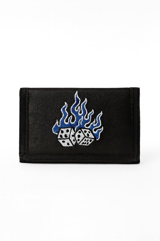 Geldbörse Schwarz mit Würfeln in Flammen – Punk Rock Accessoire für Damen & Herren
