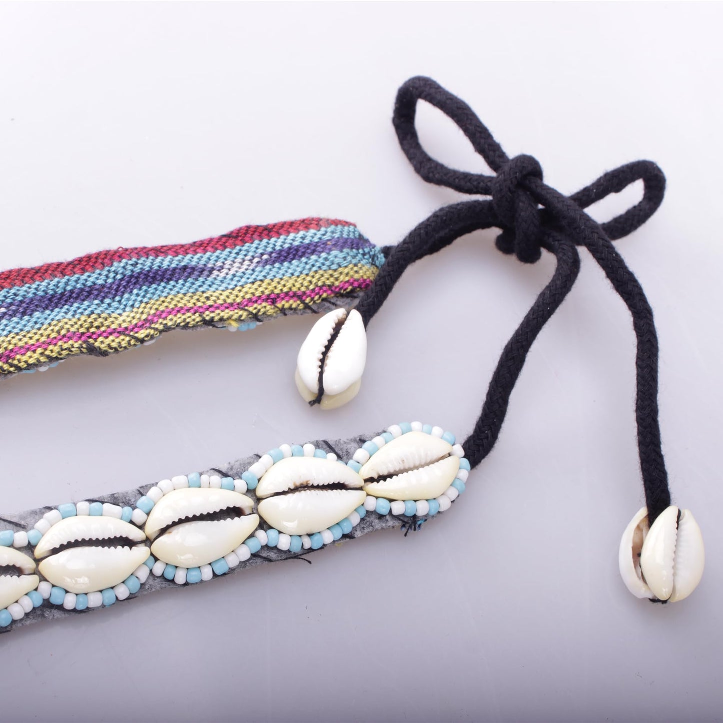 Schmaler Boho Muschelgürtel Blau/Weiß – Handgefertigter Damen Taillen- & Hüftgürtel Gürtel mit Muscheln im Ibiza Festival Style